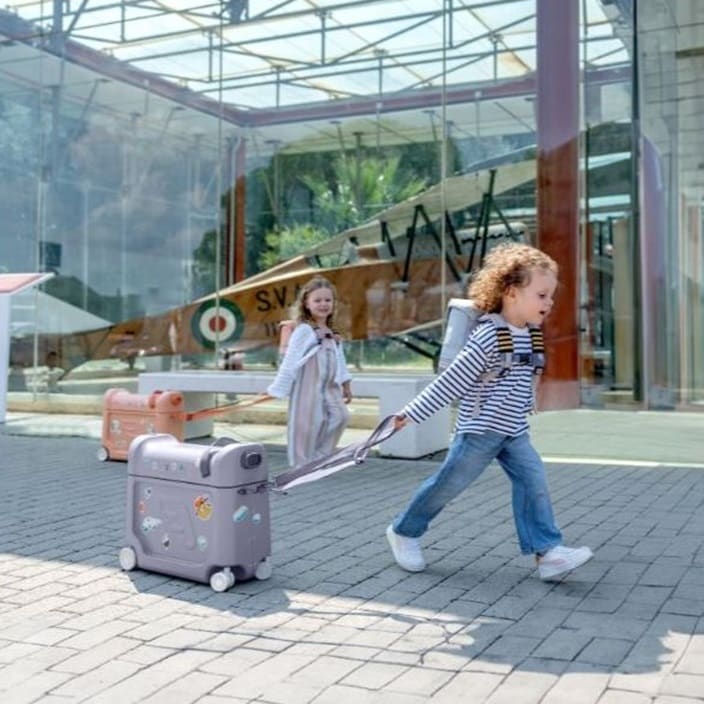 Braucams ceļojumu koferis – Stokke JetKids BedBox Arctic Blue